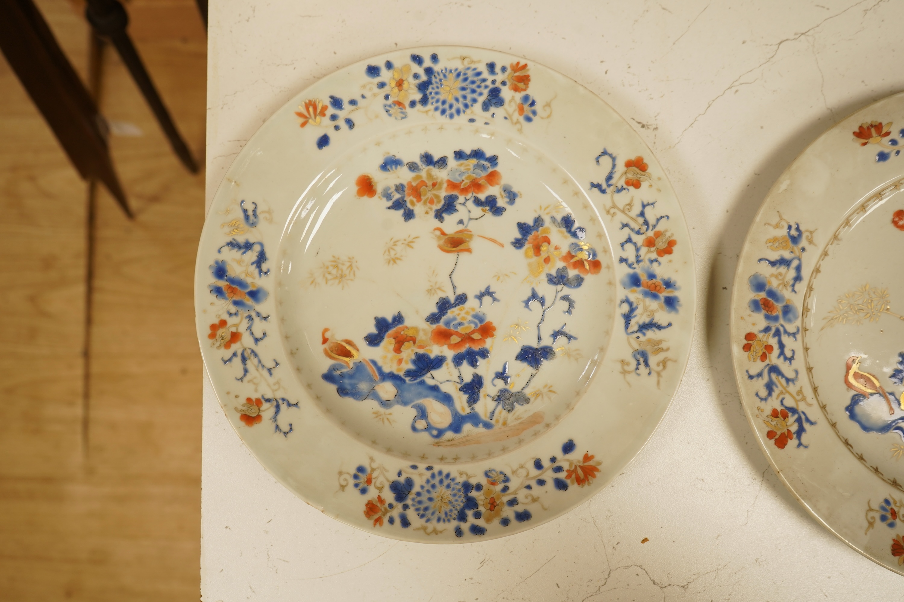 A pair of 18th century Chinese enamelled porcelain plates, 23.5cm